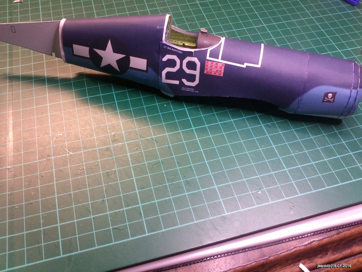 f4u025