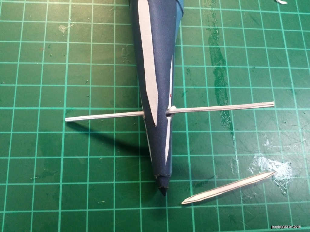 f4u034