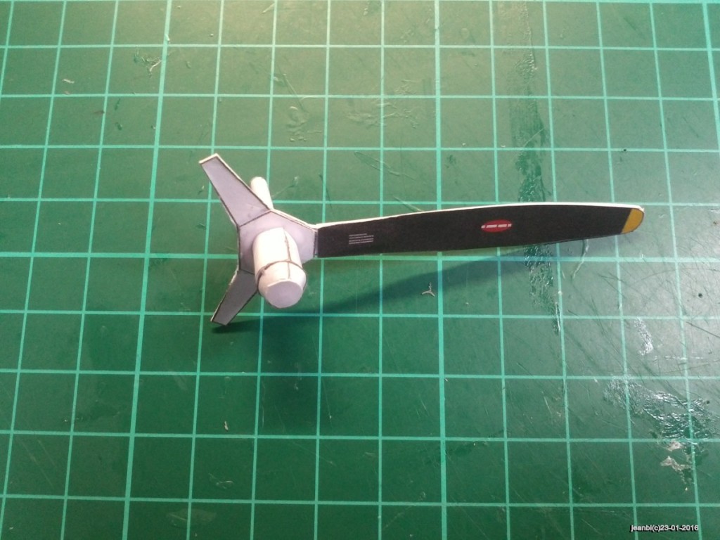 f4u040