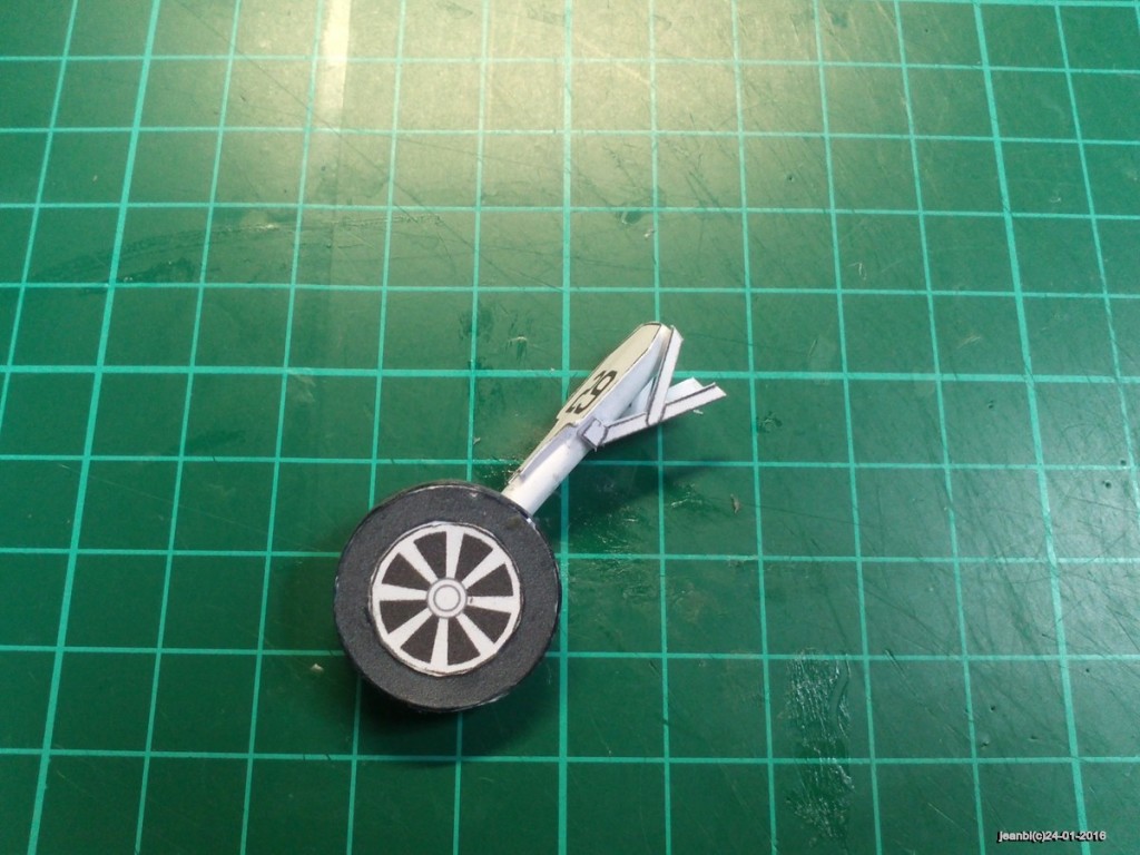 f4u046