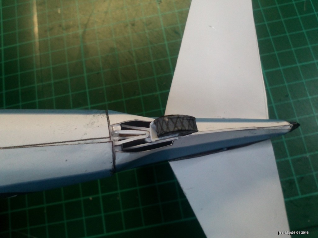 f4u051