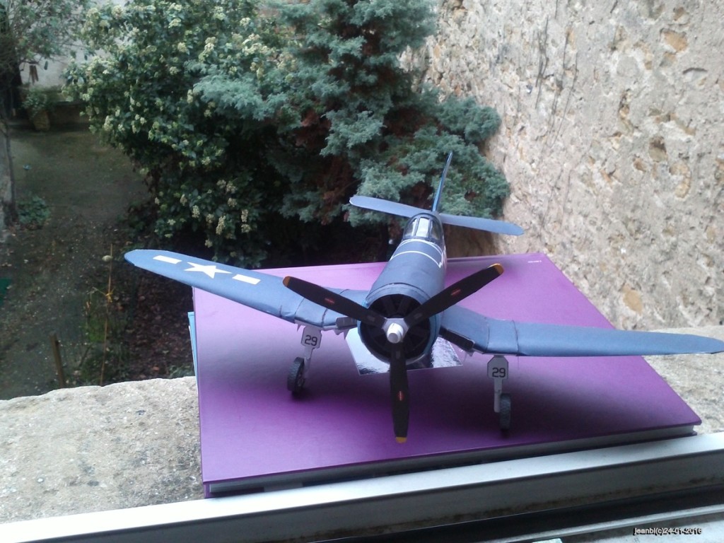 f4u056